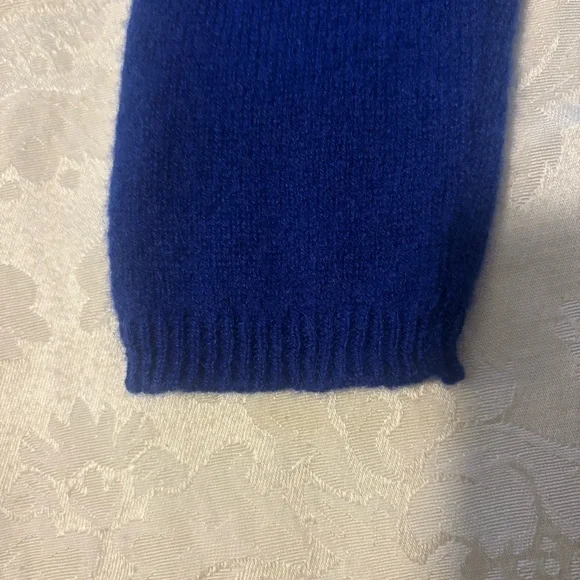 Adrienne Vittadini Sapphire Blue 100% 2-Ply Cashmere V-Neck Sweater, Size Small - Picture 4 of 6
